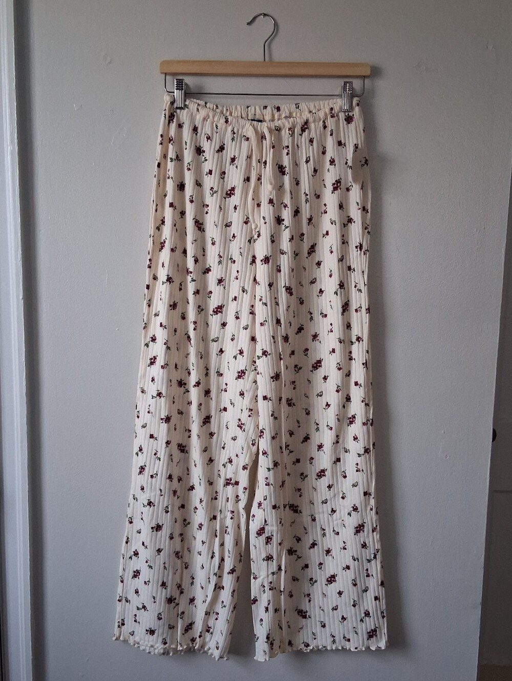 Old Navy 3 Piece Set Cream Floral Pajamas - Picture 9 of 12